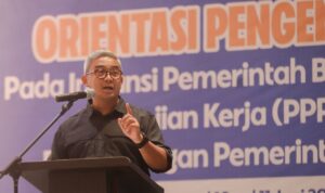 174982051959-farhan-desak-bandara-husein-dibuka-kembali