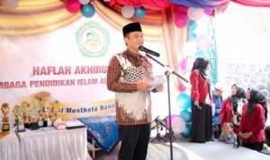 174988398160-erwin-apresiasi-sekolah-berbasis-religi-tempat-mendidik-anak-menjadi-saleh-dan-berilmu