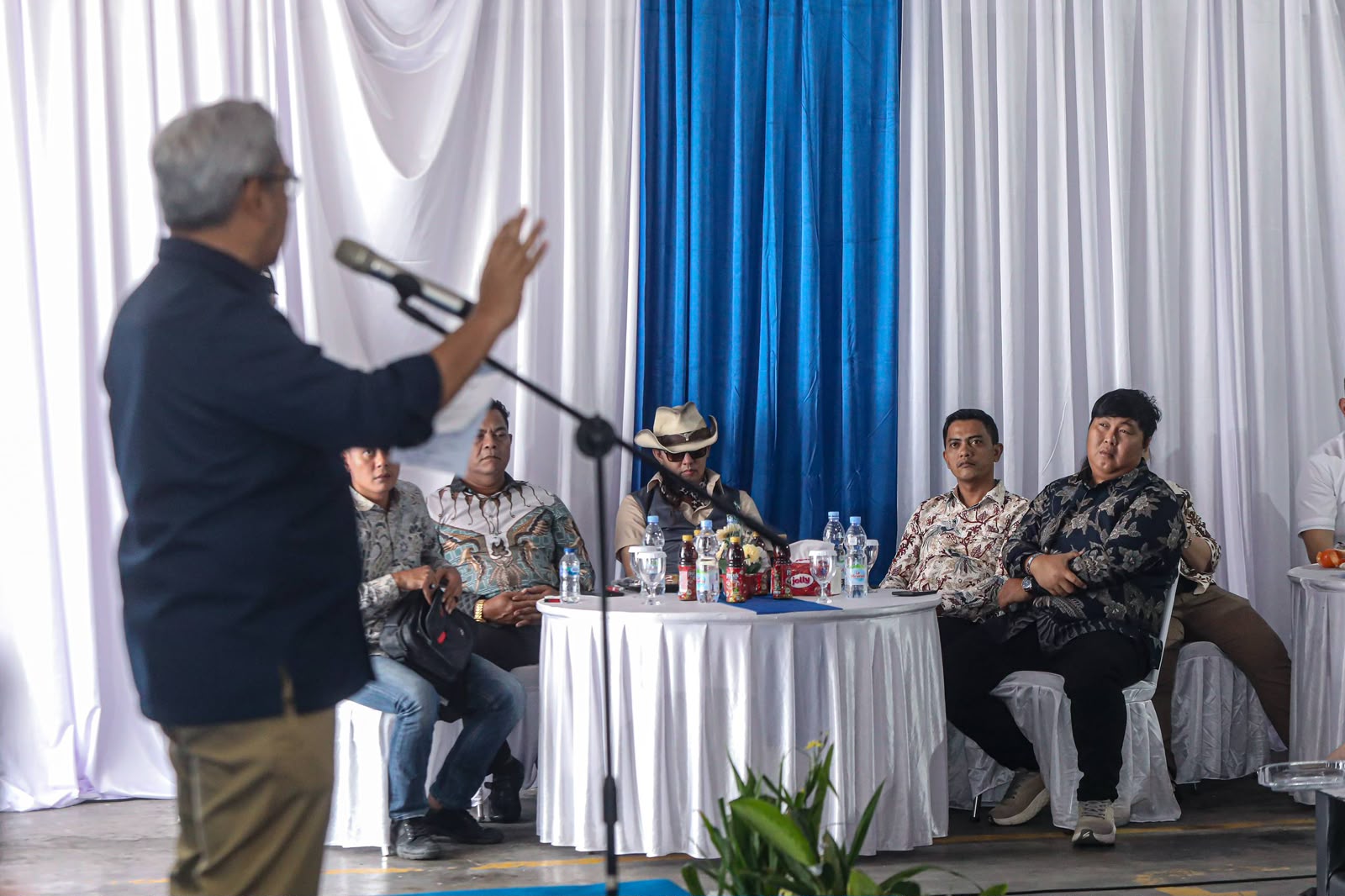 179003914734-pemkot-bandung-review-kerja-sama-pasar-baru-farhan-kami-ingin-kembalikan-kepercayaan-pedagang
